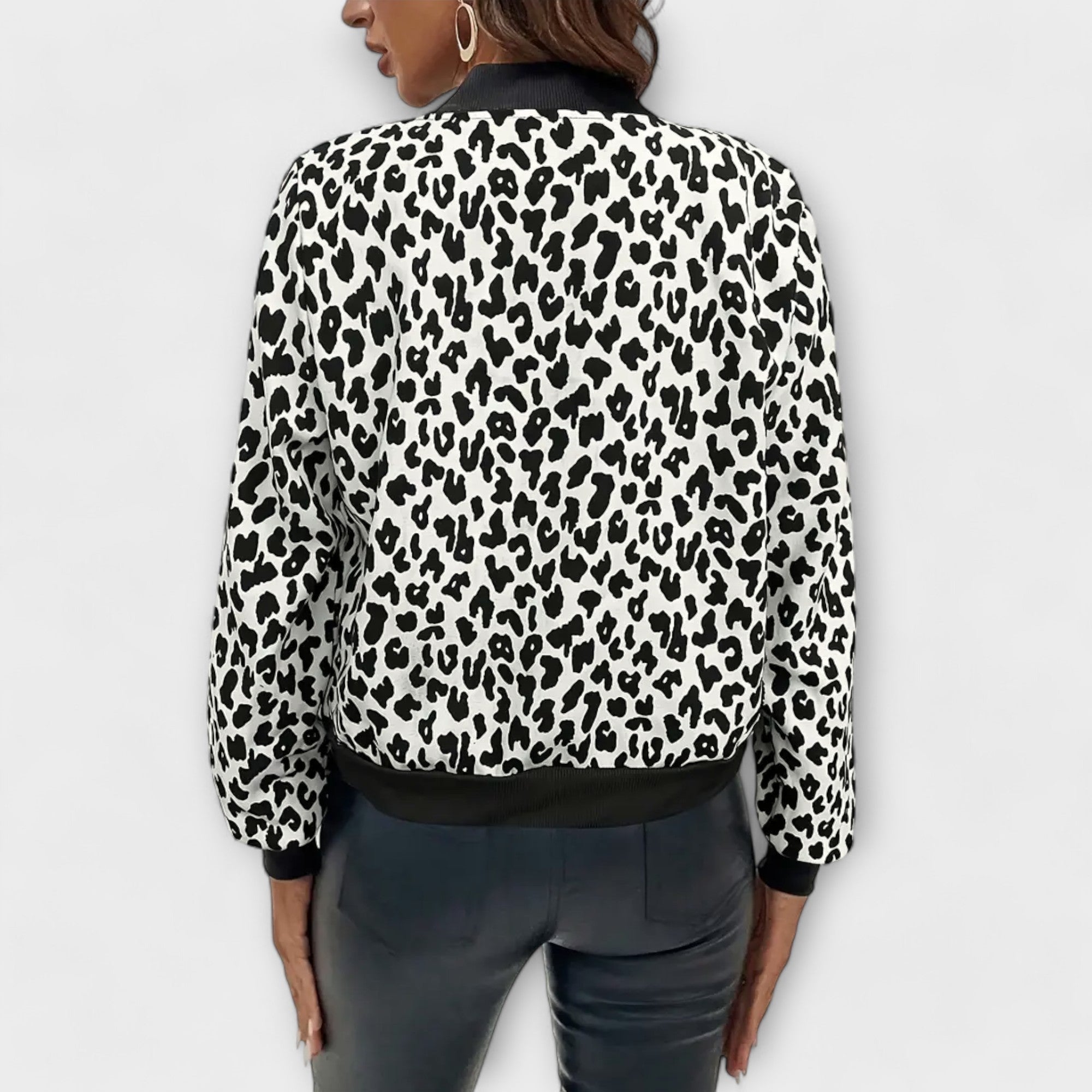 Amiria - Elegant Leopard Print Coat — view 9